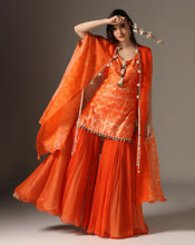 Load image into Gallery viewer, Shibori kurti set with cape
