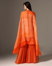Load image into Gallery viewer, Shibori kurti set with cape
