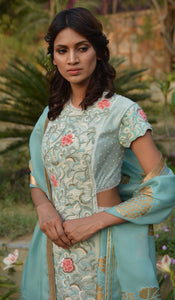 EMBROIDERED SET