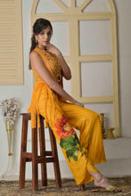 Load image into Gallery viewer, Dori work blouse with cutdana jacket and dhoti pants
