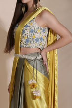 Load image into Gallery viewer, Anchor Flower Blouse With Draped Saree
