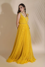 Load image into Gallery viewer, Persian Dori Corset With Organza Palazzo And moti Jaal Scallop Jacket
