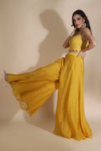Load image into Gallery viewer, Persian Dori Corset With Organza Palazzo And moti Jaal Scallop Jacket
